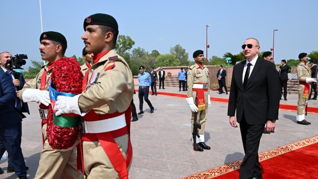 İlham Əliyev İslamabadda milli abidəni ziyarət edib - FOTO/VİDEO