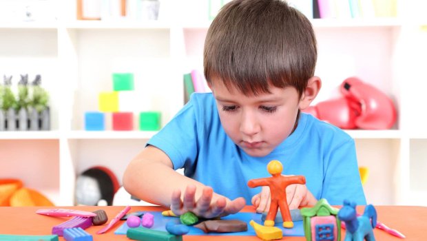 Keyfiyyətsiz uşaq plastilinləri SATIŞDA - Təhlükəyə niyə NƏZARƏT olunmur?