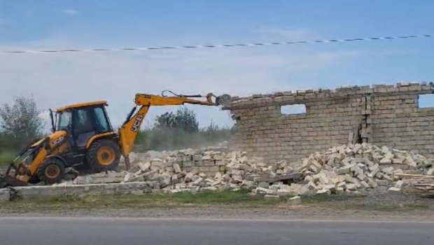 Qubada qanunsuz tikili söküldü – FOTO/VİDEO  