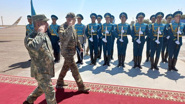 Zakir Həsənov Qazaxıstana getdi – FOTO  