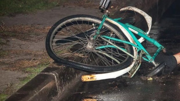 Lənkəranda 48 yaşlı velosipedçi dirəyə çırpılıb xəsarət aldı