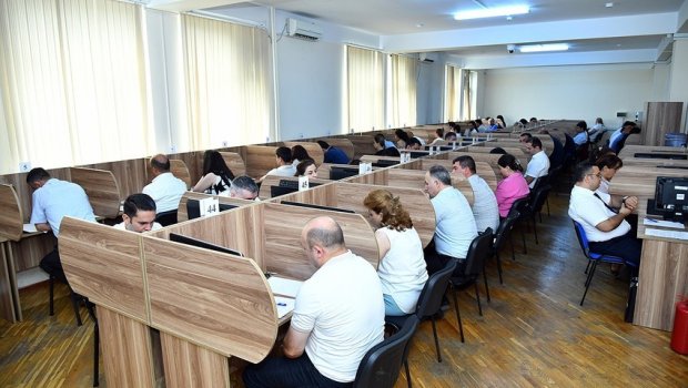 Hakimliyə namizədlərlə yazılı imtahan KEÇİRİLDİ