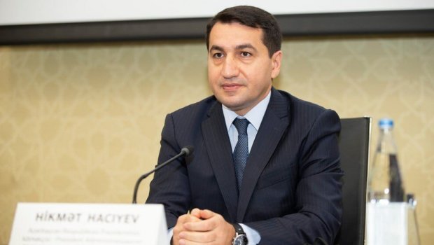 Hikmət Hacıyev media nümayəndələrini təbrik etdi – FOTO  