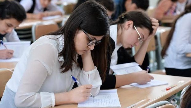 İmtahandan kəsilməyi “FƏLAKƏT”ə çevirən VALİDEYNLƏR – Həyatın mənası ali məktəbdir?