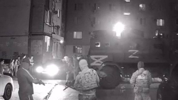 SON DƏQİQƏ: Dağıstanda silahlılar hündürmərtəbəli binanı mühasirəyə aldılar - VİDEO