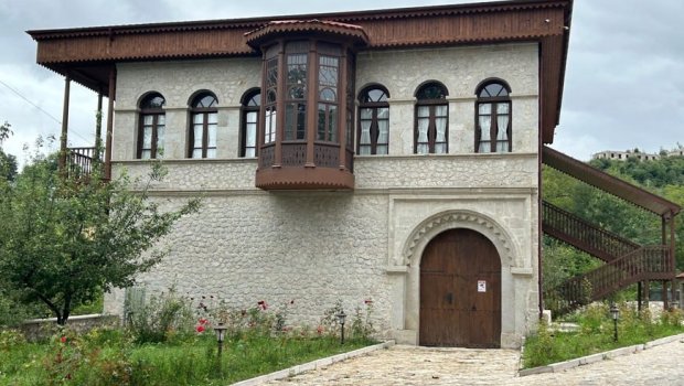 Mehmandarovların Şuşadakı evindən FOTOLAR