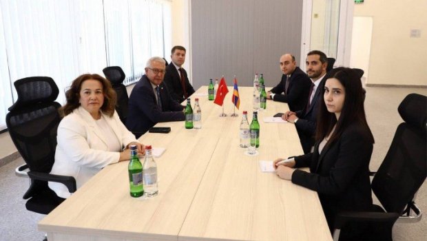 Türkiyə və Ermənistan viza prosedurlarını asanlaşdıracaq - RAZILIQ ƏLDƏ OLUNDU - VİDEO