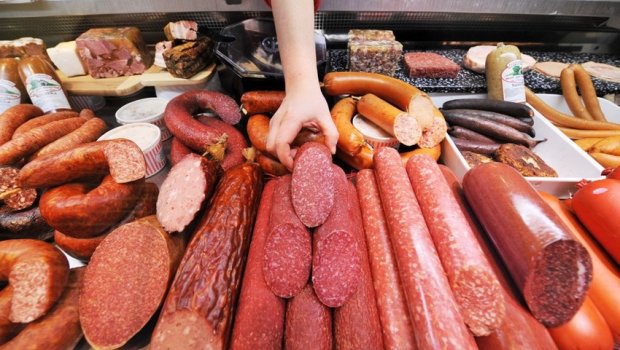 Babək rayonunda ərzaq mağazasında yararsız kolbasa məhsulları AŞKARLANDI - FOTO