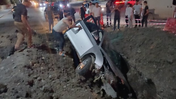 Gəncədə avtomobil yolda qazılmış xəndəyə DÜŞÜB - FOTO/VİDEO