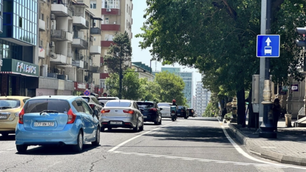 Bakıda bir küçəyə avtobus zolağı çəkildi - FOTO
