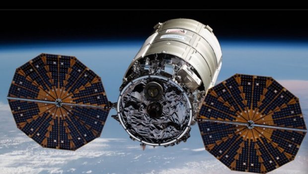 “SpaceX” şirkəti yük gəmisinin kosmosa buraxılmasını təxirə saldı
