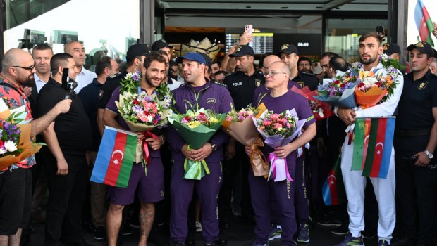 Qızıl medal qazanan cüdoçularımız Vətənə döndülər - FOTO-VİDEO