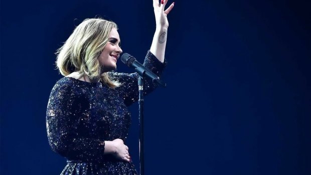 Adele Olimpiadaya görə konsertini yarımçıq kəsdi