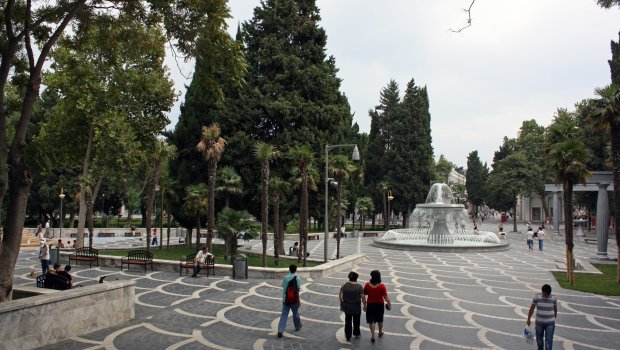 Fəvvarələr Meydanında söyüş söyən şəxs HƏBS EDİLDİ