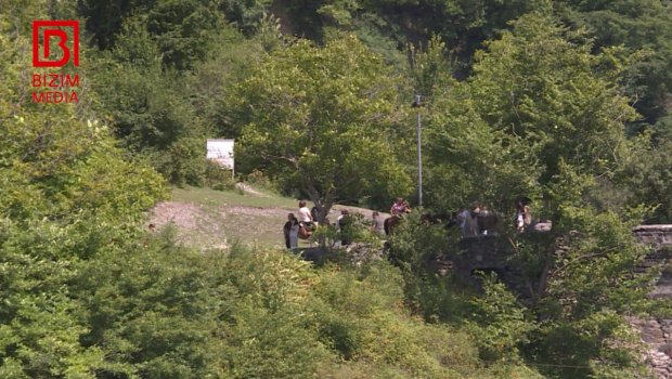 Qaxda atdan yıxılıb, ağır xəsarətlər alan qızın SON DURUMU &ndash; FOTO