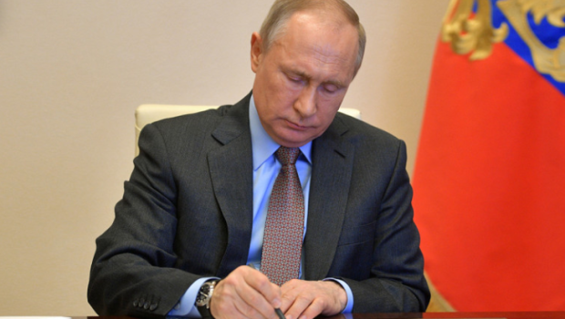 Putin kriptovalyuta ticarətinə icazə verən qanunu təsdiqlədi