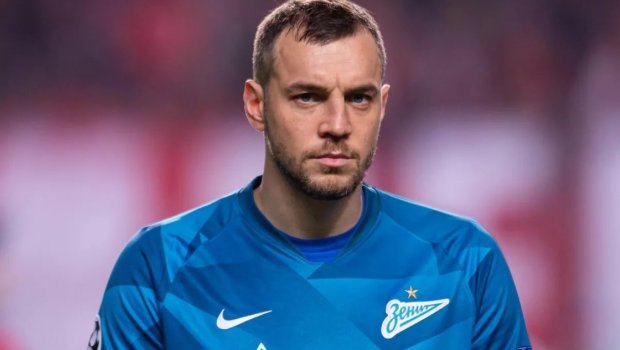 Rusiya millisinin keçmiş futbolçusu bir il ərzində 100 dəfə cərimələndi