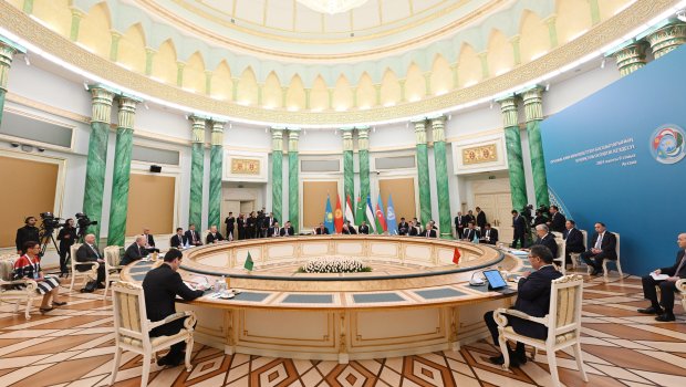 Astanada dövlət başçılarının şərəfinə RƏSMİ QƏBUL