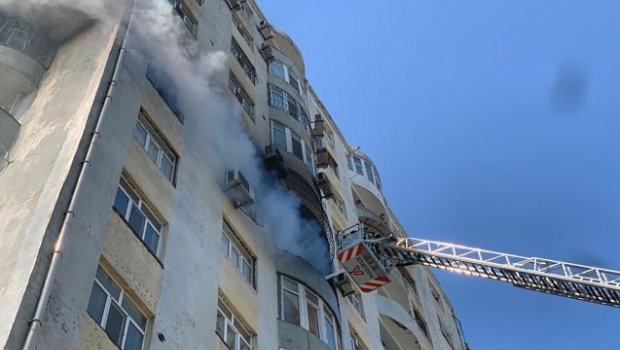 Nərimanovda yaşayış binasında YANĞIN &ndash; Sakinlər təxliyyə OLUNDU