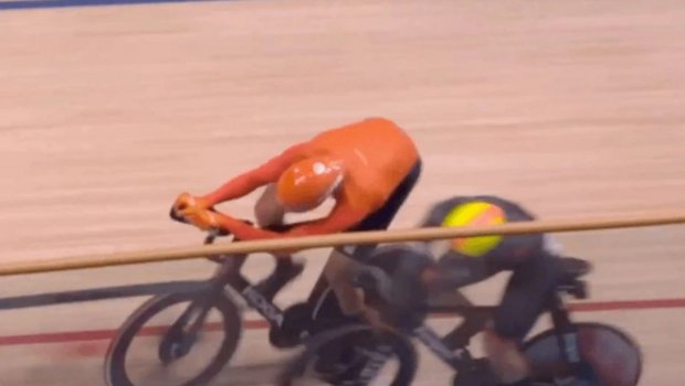 Velosipedçi rəqibinə kəllə atdı, Olimpiadadan qovuldu - FOTO