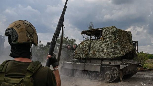 Ukrayna ordusu Rusiyanın T-80 tankını ələ keçirdi - VİDEO
