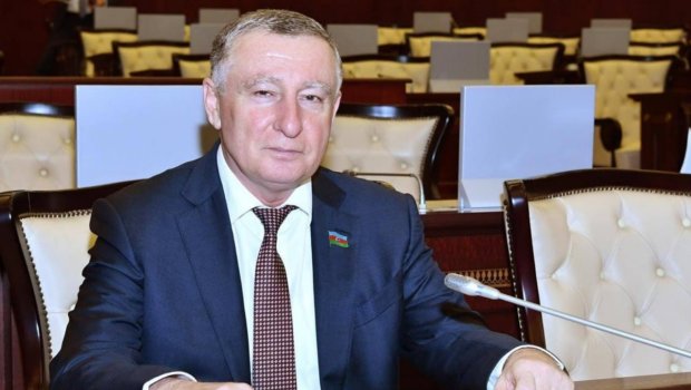 Məşhur Məmmədov deputat seçilmək üçün öz işçisi ilə mübarizə APARIR