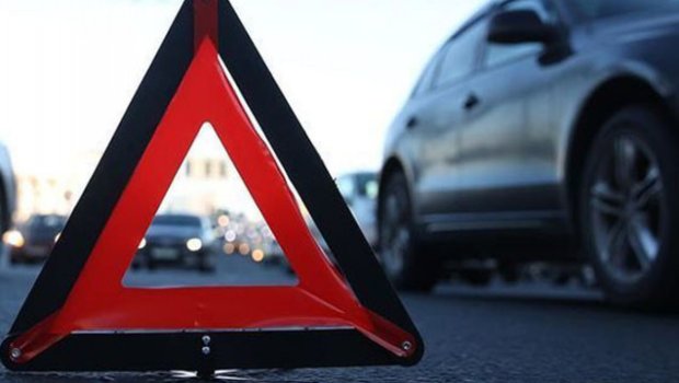 Ağstafada minik avtomobili işıq dirəyinə çırpılıb, xəsarət alan var