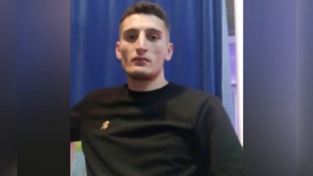 &ldquo;Komando bıçağı&rdquo; ilə TikTokda foto paylaşdı, 8 aylıq cəza aldı - FOTO