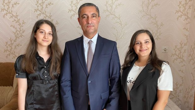 Soltan Məmmədov yüksək bal toplayan abituriyentlə görüşdü &ndash; FOTO