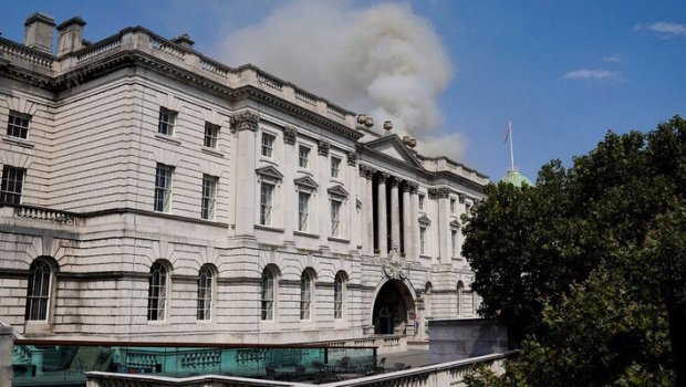 Londonda tarixi bina YANIR - FOTO/VİDEO