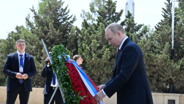 Putin Şəhidlər Xiyabanında - FOTO/VİDEO