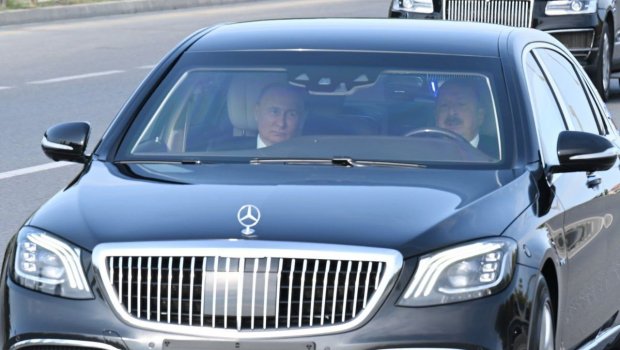 Prezidentlərin Bakı gəzintisindən FOTOLAR