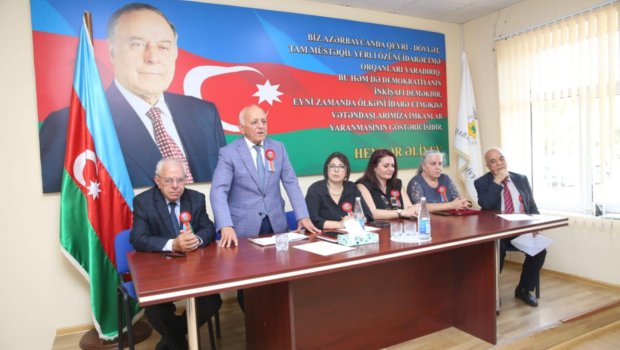 Səbinə Salmanova ilk dəfə səs verəcək seçicilərlə görüşüb &ndash; FOTO