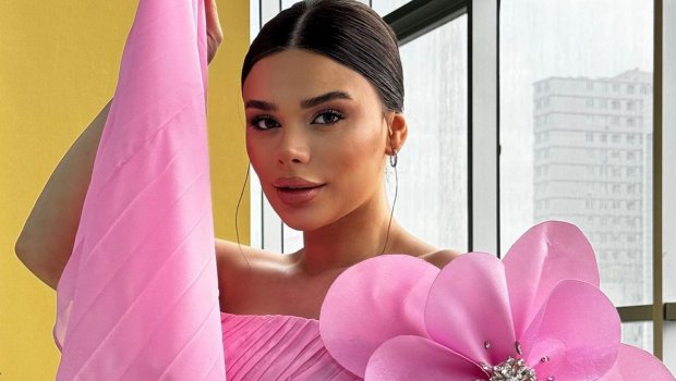 Aysun: “Yazdıqlarınızı oxuyanda ailəmlə sizi lağa qoyub, gülürük” - FOTO