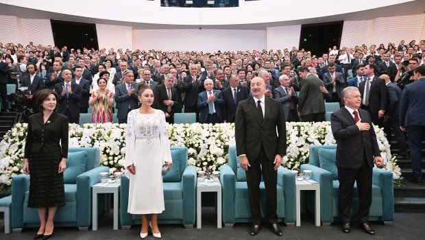 Prezident və xanımı Daşkənddə qala konsertdə iştirak edib - FOTO/VİDEO