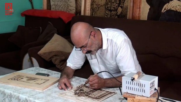 Taxta parçalarını incəsənət nümunəsinə çevirən göyçaylı rəssamın emalatxanasından REPORTAJ &ndash; FOTO