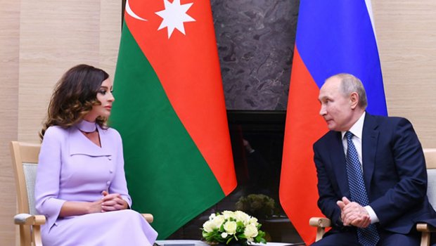 Putin Mehriban Əliyevanı təbrik edib