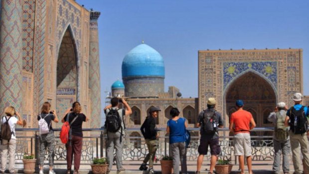 Bu il Özbəkistana neçə azərbaycanlı turist gedib?