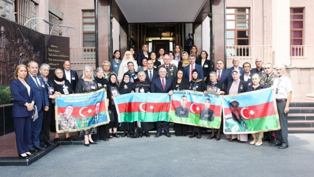 Yaşar Gülər Qarabağ müharibəsi şəhidlərinin ailə üzvləri ilə görüşdü - FOTO