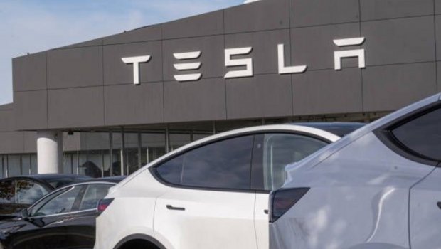 Kanada “Tesla”nın idxalına 100% rüsum tətbiq edəcək