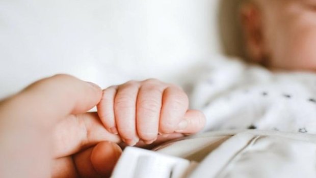 Ağdamda iki günlük körpə doğum evində ÖLDÜ