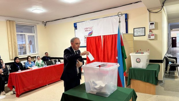 Baş prokuror səsvermə hüququndan istifadə etdi &ndash; FOTO 