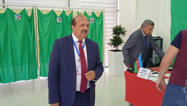 Britaniya Lordlar Palatasının üzvü Füzulidə səsvermə prosesini izlədi - FOTO