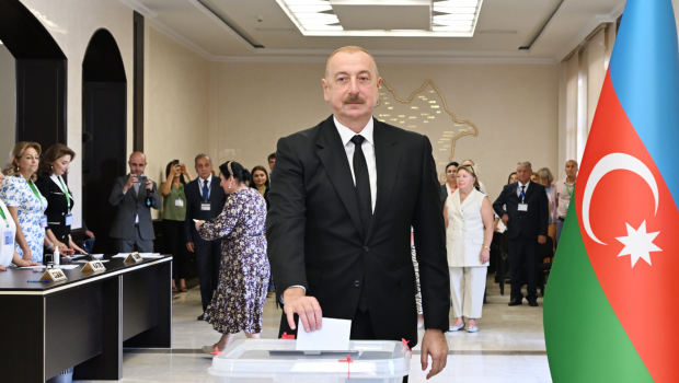 Prezidentin səs verdiyi dairədən deputatlığa kimlər namizəddir? &ndash; ADLAR