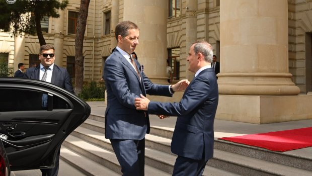 Ceyhun Bayramov serbiyalı həmkarı ilə görüşdü - FOTO