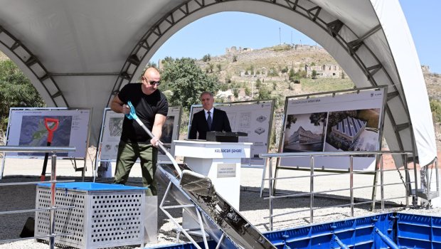 Prezident Kəlbəcər şəhərində inzibati binanın təməlini qoydu - FOTO