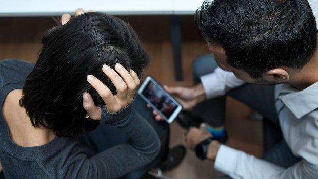 Blogerin şəklini paylaşıb ərini şantaj etdi