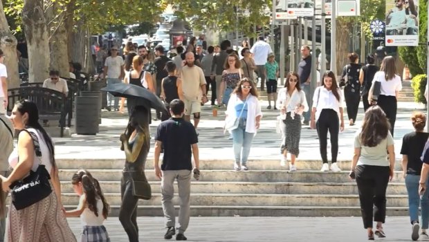 Danışdıqlarımız internetdə qarşımıza çıxır - Süni intellekt yoxsa izlənmə? - VİDEO