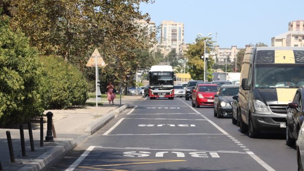 Bakının daha bir ərazisində avtobus zolağı çəkildi &ndash; FOTO 