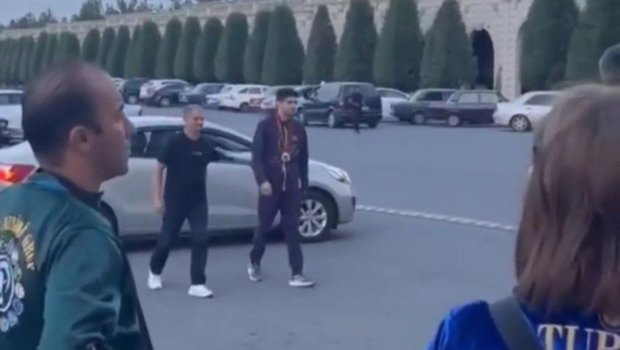 Yay Paralimpiya Oyunlarındakı ilk qızıl mükafatçımız Gəncədə belə qarşılandı – VİDEO 
